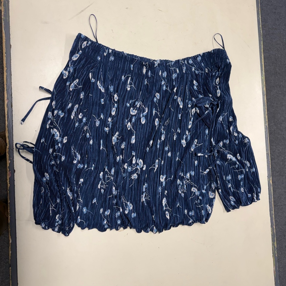 LC Lauren Conrad Navy and White Floral Blouse